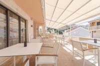 Reštaurácia alebo iné gastronomické zariadenie v ubytovaní Hotel Villa MiraMar