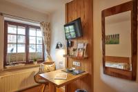 TV a/nebo společenská místnost v ubytování Flair Landhotel Strengliner Mühle