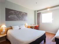 Cama o camas de una habitación en Ibis Elche