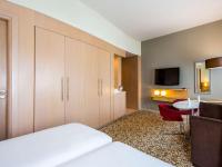 Postel nebo postele na pokoji v ubytování Novotel Suites Mall Avenue Dubai