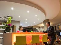 Hostia v ubytovaní Novotel Suites Malaga Centro