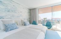 Postel nebo postele na pokoji v ubytování Hotel Lava Beach