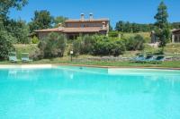 The swimming pool at or close to Villa Nocciola Il Poderone