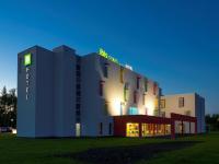 a building with a sign that reads this hotel at ibis Styles Nivelles in Nivelles