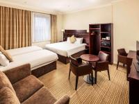 Postel nebo postele na pokoji v ubytování Mercure Maidstone Great Danes Hotel
