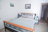 Posteľ alebo postele v izbe v ubytovaní 3 Bedroom Beach House with private sea access