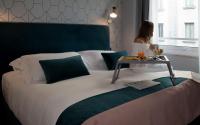A bed or beds in a room at Duomo Hotel & Apartments