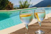 Bazén v ubytování Mounty Island Villas-Nefeli nebo v jeho okolí