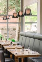 Posezení v ubytování Glen Mhor Hotel at Uile-bheist 'Brewstillery'