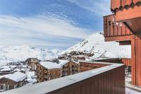 a view of a town with snow covered mountains at Hôtel Le Sherpa Val Thorens in Val Thorens