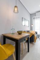 A seating area at Flaring New Apartment next to Gran Via by Batuecas