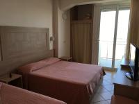 A bed or beds in a room at Hotel Excelsior