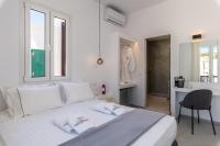 Posteľ alebo postele v izbe v ubytovaní Sunset Paraportiani Rooms
