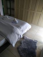 Posteľ alebo postele v izbe v ubytovaní Holiday Nest & parking