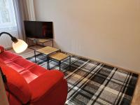 Televízia a/alebo spoločenská miestnosť v ubytovaní Apartament KAKADU