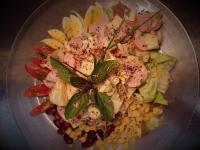 チャッピーナにあるガストハウス アルピナのサラダ付き皿