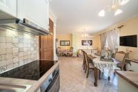 Kuchyňa alebo kuchynka v ubytovaní AIGLI ELEGANT SEA VIEW APARTMENT IN ARGOSTOLI