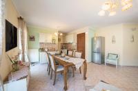 Kuchyňa alebo kuchynka v ubytovaní AIGLI ELEGANT SEA VIEW APARTMENT IN ARGOSTOLI
