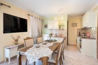 Kuchyňa alebo kuchynka v ubytovaní AIGLI ELEGANT SEA VIEW APARTMENT IN ARGOSTOLI