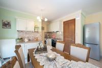 Kuchyňa alebo kuchynka v ubytovaní AIGLI ELEGANT SEA VIEW APARTMENT IN ARGOSTOLI