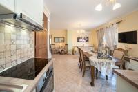 Kuchyňa alebo kuchynka v ubytovaní AIGLI ELEGANT SEA VIEW APARTMENT IN ARGOSTOLI