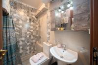 Kúpeľňa v ubytovaní AIGLI ELEGANT SEA VIEW APARTMENT IN ARGOSTOLI