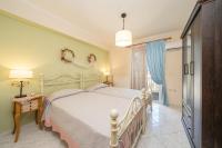 Posteľ alebo postele v izbe v ubytovaní AIGLI ELEGANT SEA VIEW APARTMENT IN ARGOSTOLI