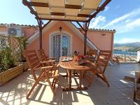Balkón alebo terasa v ubytovaní Nefeli seaview apartment