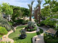 Ein Garten an der Unterkunft Top Royal Eilat רויאל פארק