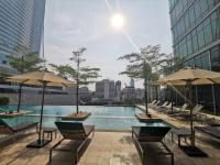 Bazén v ubytování Sivatel Bangkok Hotel nebo v jeho okolí