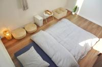 Muji House Osaka Sannan Hotel 大阪泉南酒店良築 にあるベッド
