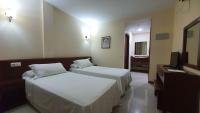 Postel nebo postele na pokoji v ubytování Sun Galicia Hotel y Apartamentos