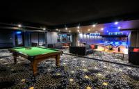 Biliardový stôl v ubytovaní Heron Live Hotel Marina & SPA