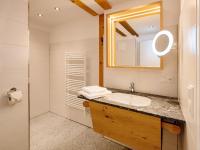 A bathroom at Brunnwirt ESSEN & WOHNEN