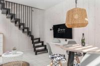 Televízia a/alebo spoločenská miestnosť v ubytovaní Bianco House Apartments