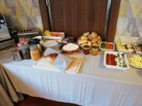 Jedlo v ubytovaní bed & breakfast alebo blízkom okolí