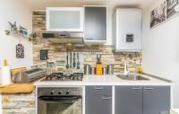 Kuchyňa alebo kuchynka v ubytovaní Stone House Knez