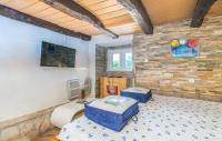Posteľ alebo postele v izbe v ubytovaní Stone House Knez