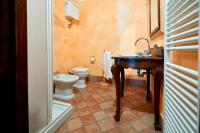A bathroom at Agriturismo Il Molino Antico - 5 Girasoli