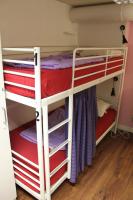 Klara Hostel Stockholmにある二段ベッド