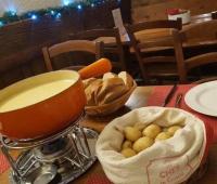 여관 내부 또는 인근 먹을 거리