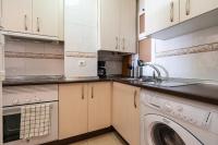 Kuchyň nebo kuchyňský kout v ubytování Sur Suites Torremolinos
