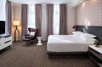 Hyatt Centric Downtown Minneapolisにあるベッド