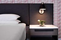 Hyatt Centric Downtown Minneapolisにあるベッド