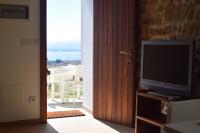 A television and/or entertainment centre at Pedra da Lan - una casita de piedra
