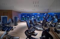 Grand Hyatt Hangzhouにあるフィットネスセンターまたはフィットネス設備