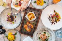 Jídlo v hotelu nebo okolí