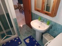 A bathroom at Finestrelle Pied à terre a Otranto