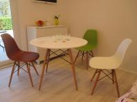 Telewizja i/lub zestaw kina domowego w obiekcie CANDY ap.-near center,bus,beach+free parking place