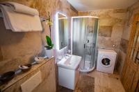 Koupelna v ubytování Residence Klažary u Žumberka
